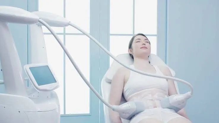 Relaxed Clatuu Alpha fat-freezing session